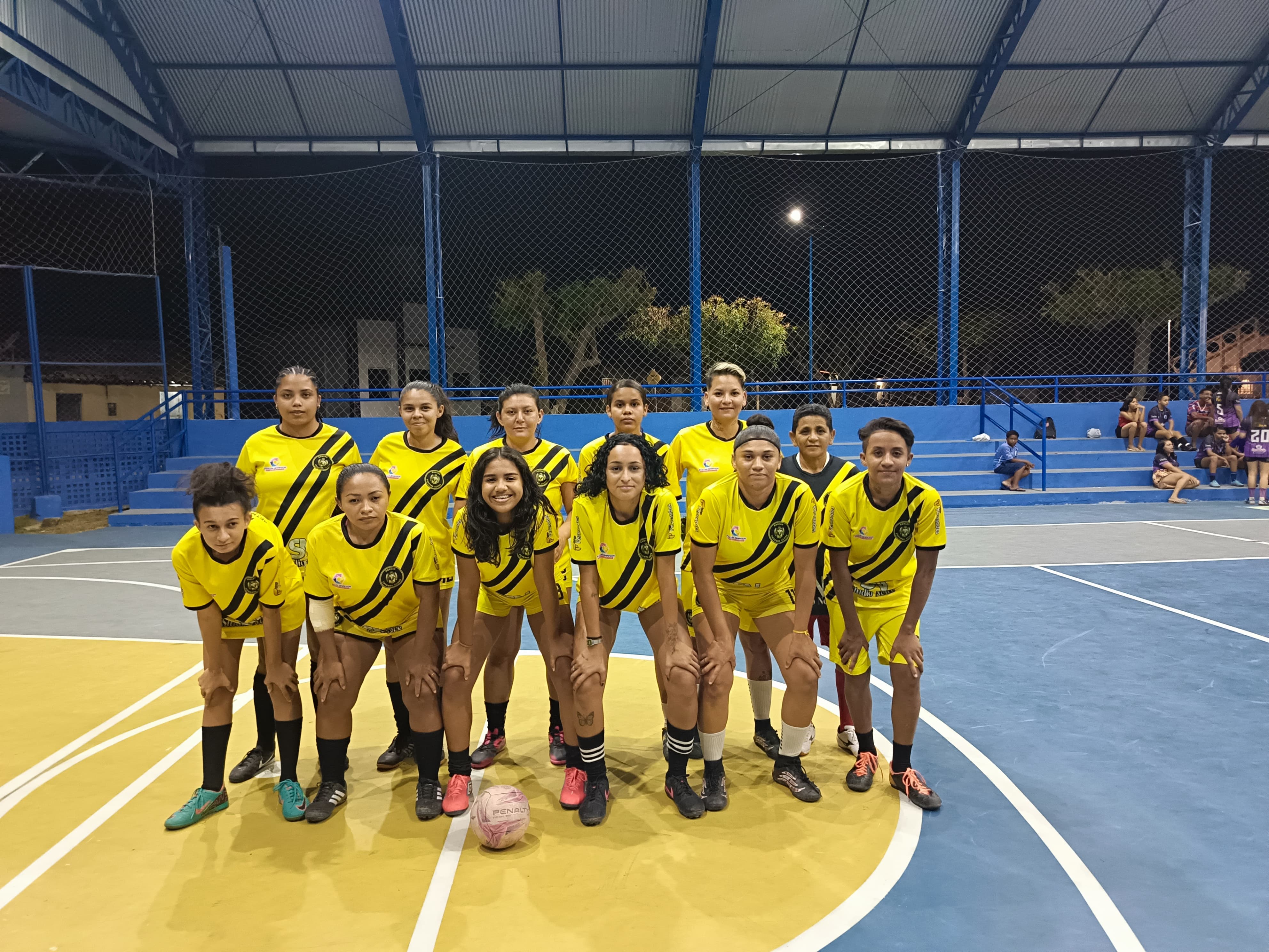 Em amistoso de futsal feminino, Audax vence as Águias, que demonstram garra e evolução em quadra.